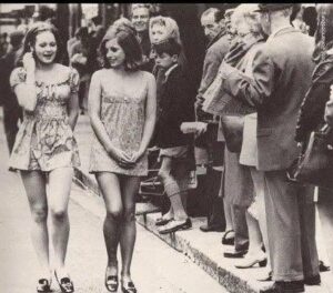 Minirock (Markteinführung) – Mary Quant, Großbritannien