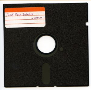 IBM bringt die erste Diskette raus