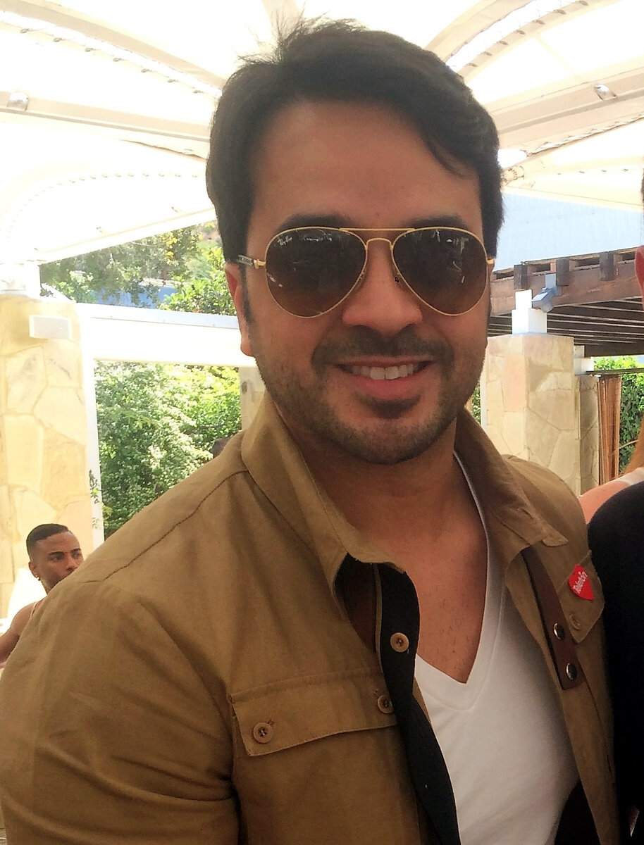 Luis Fonsi featuring Daddy Yankee