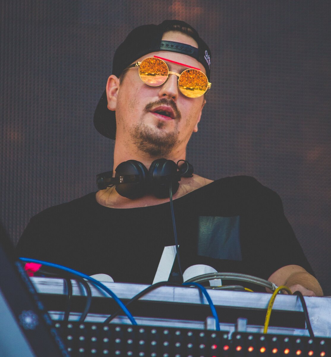 Robin Schulz featuring Francesco Yates